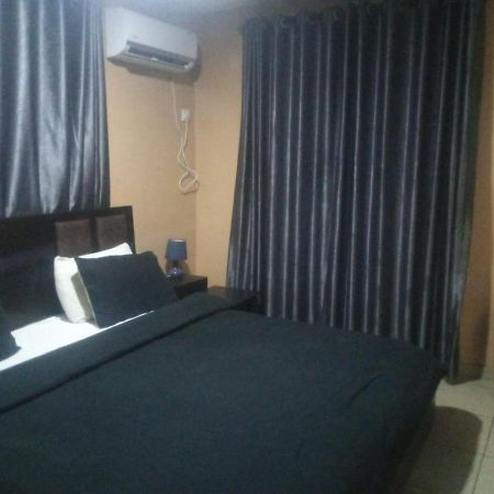 Staycation Suites And Apartment Lagos Exterior photo