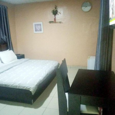 Staycation Suites And Apartment Lagos Exterior photo