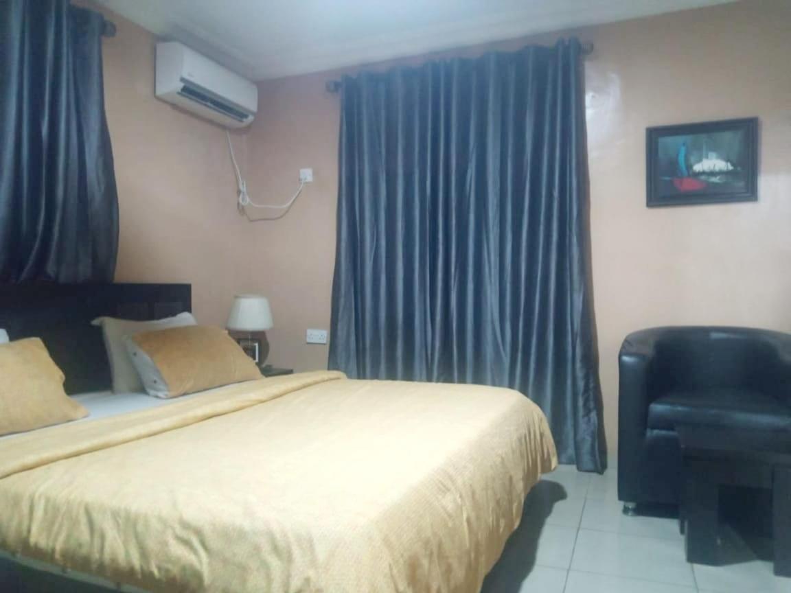 Staycation Suites And Apartment Lagos Exterior photo
