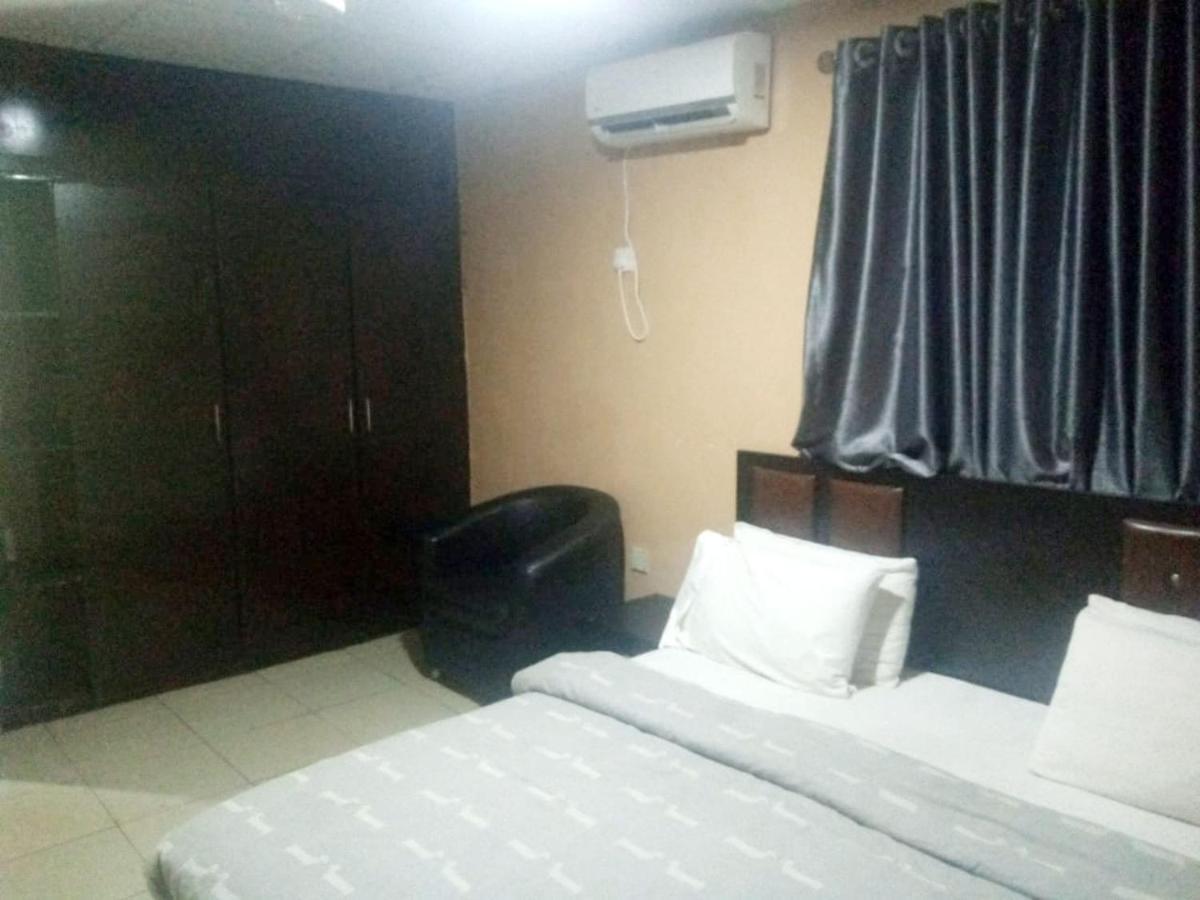 Staycation Suites And Apartment Lagos Exterior photo