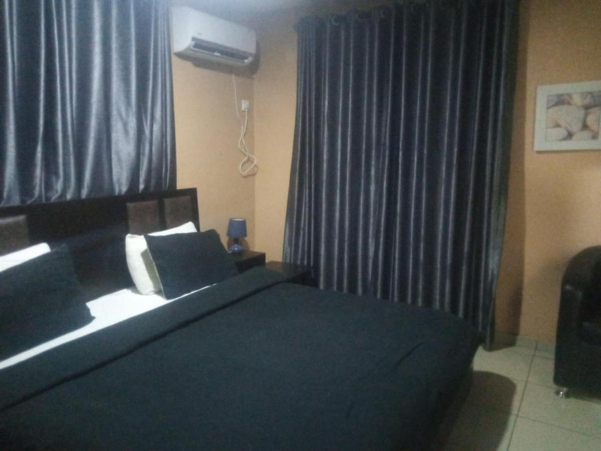 Staycation Suites And Apartment Lagos Exterior photo