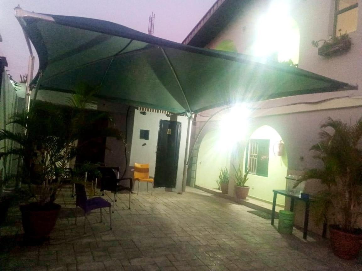 Staycation Suites And Apartment Lagos Exterior photo