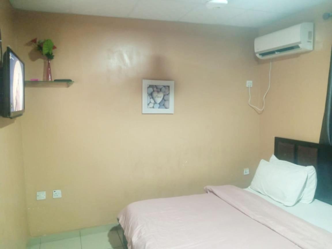 Staycation Suites And Apartment Lagos Exterior photo