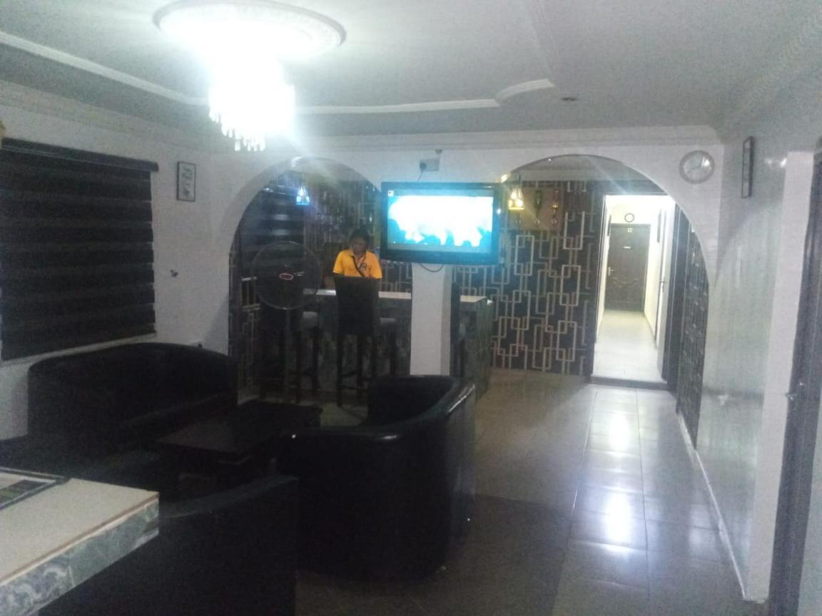 Staycation Suites And Apartment Lagos Exterior photo