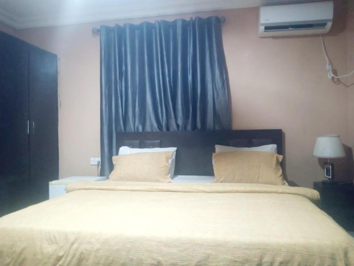 Staycation Suites And Apartment Lagos Exterior photo