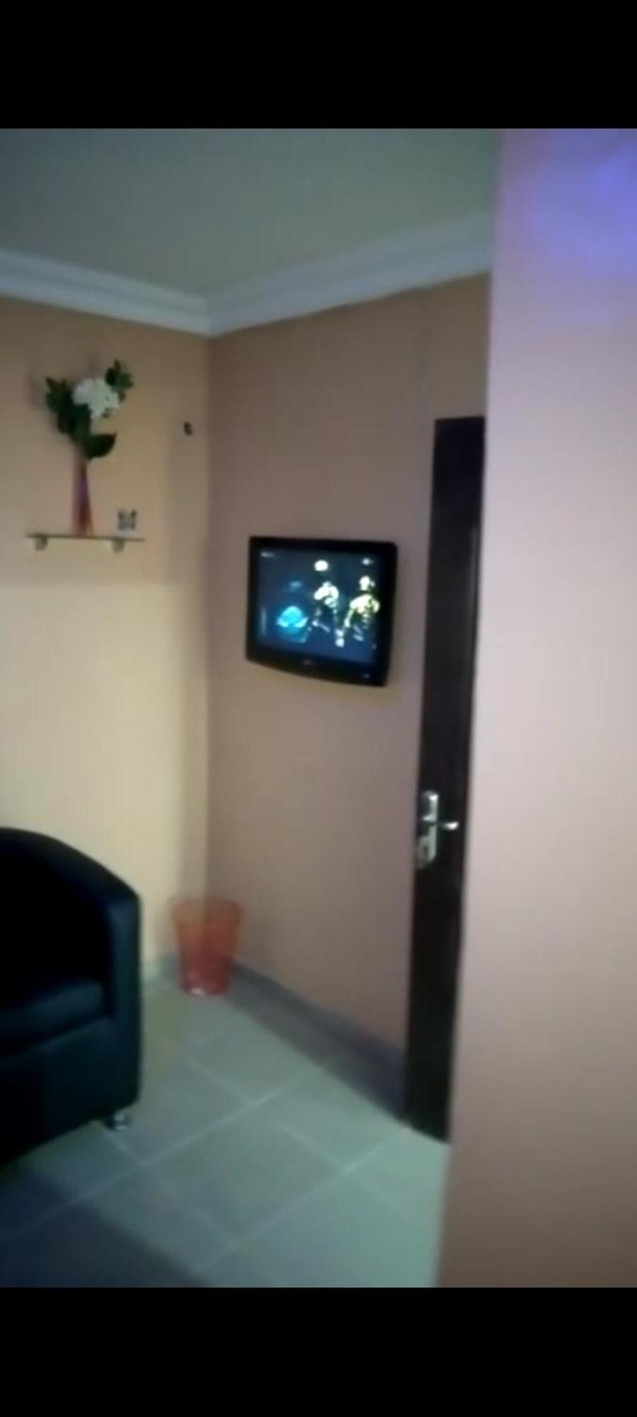 Staycation Suites And Apartment Lagos Room photo