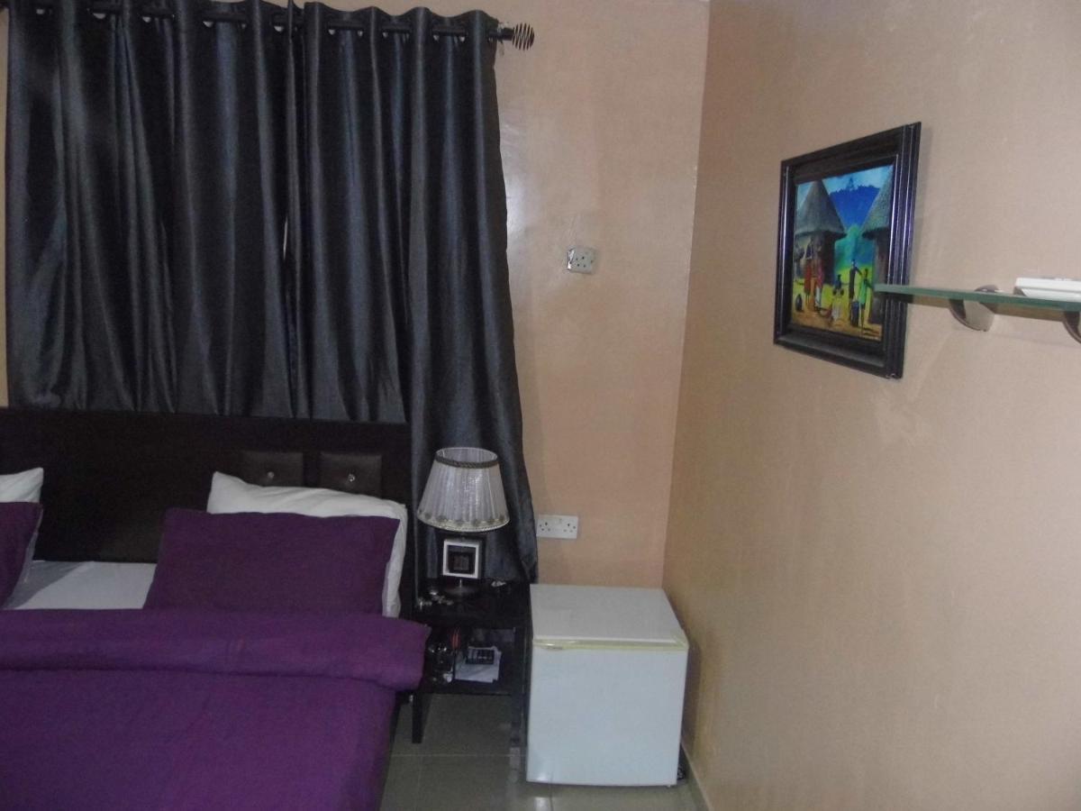 Staycation Suites And Apartment Lagos Exterior photo