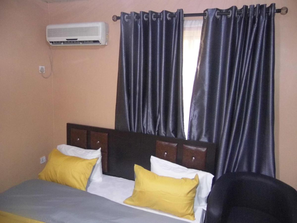Staycation Suites And Apartment Lagos Exterior photo
