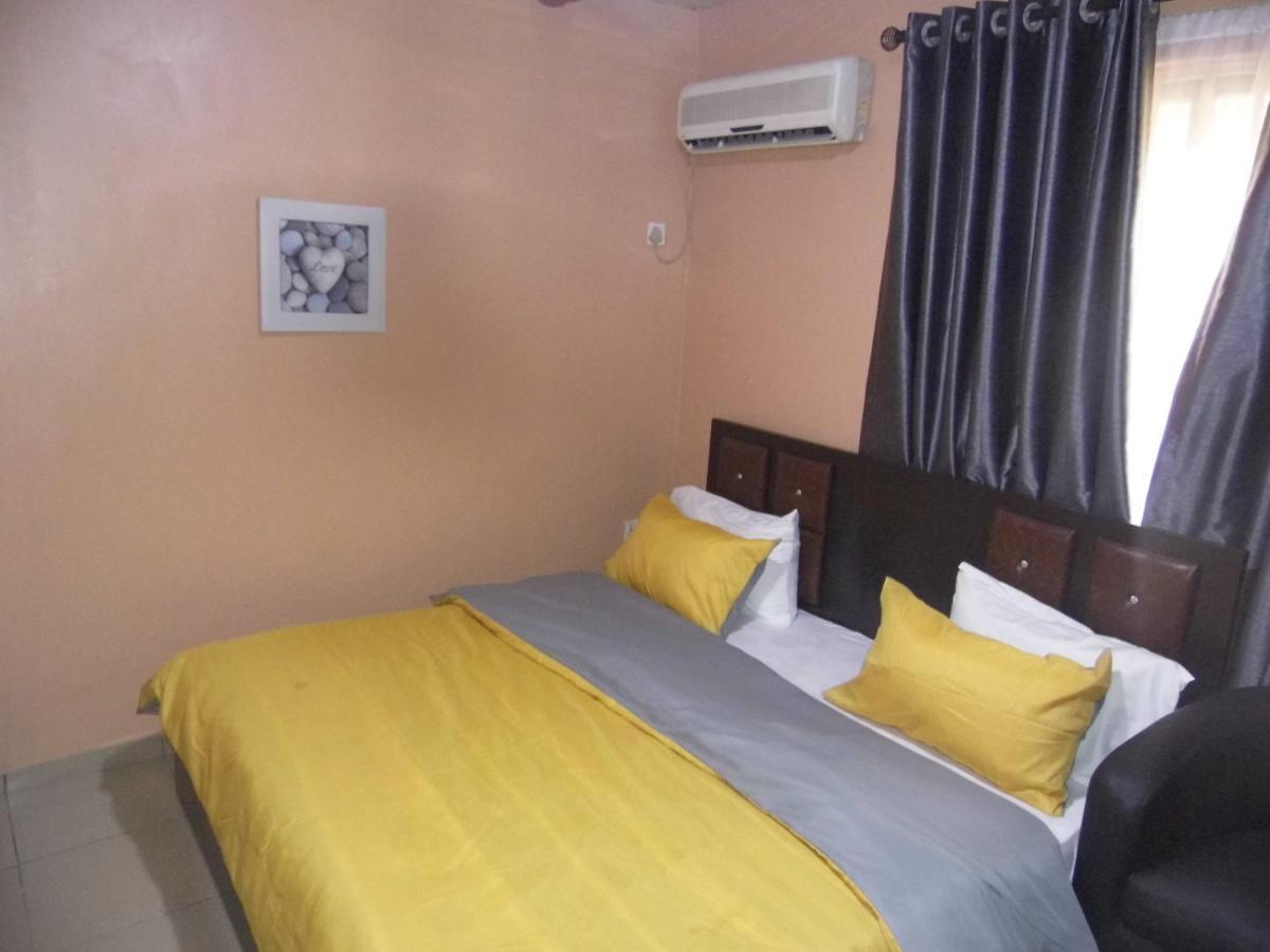 Staycation Suites And Apartment Lagos Exterior photo
