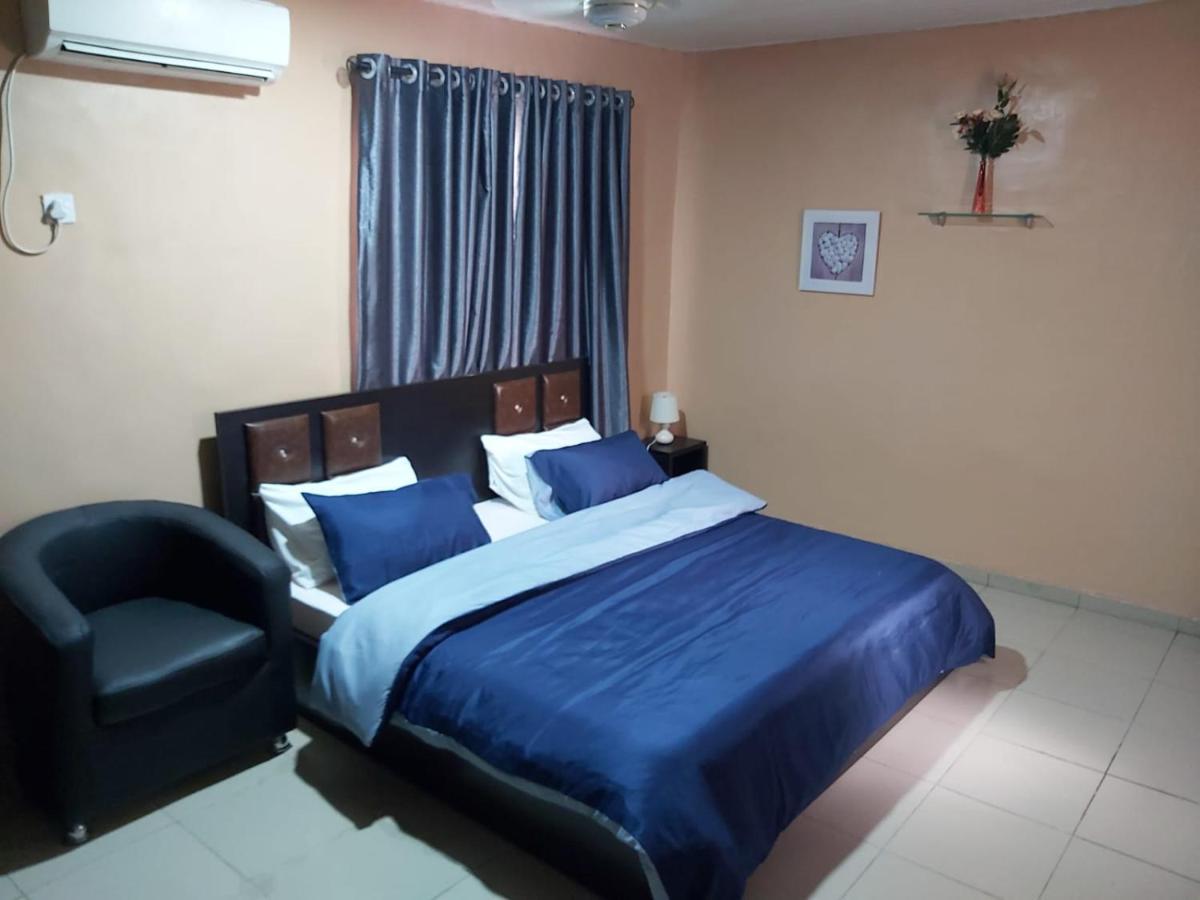 Staycation Suites And Apartment Lagos Exterior photo