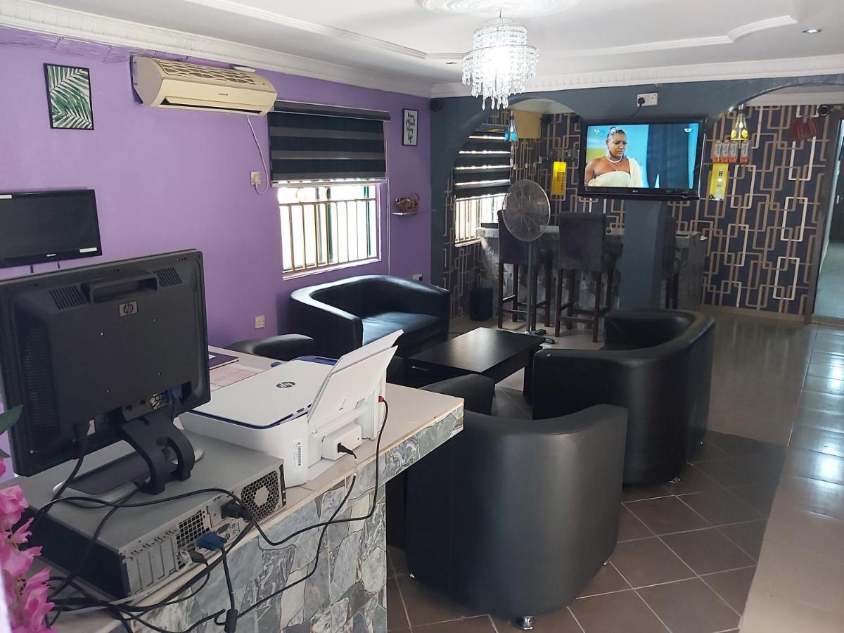 Staycation Suites And Apartment Lagos Exterior photo