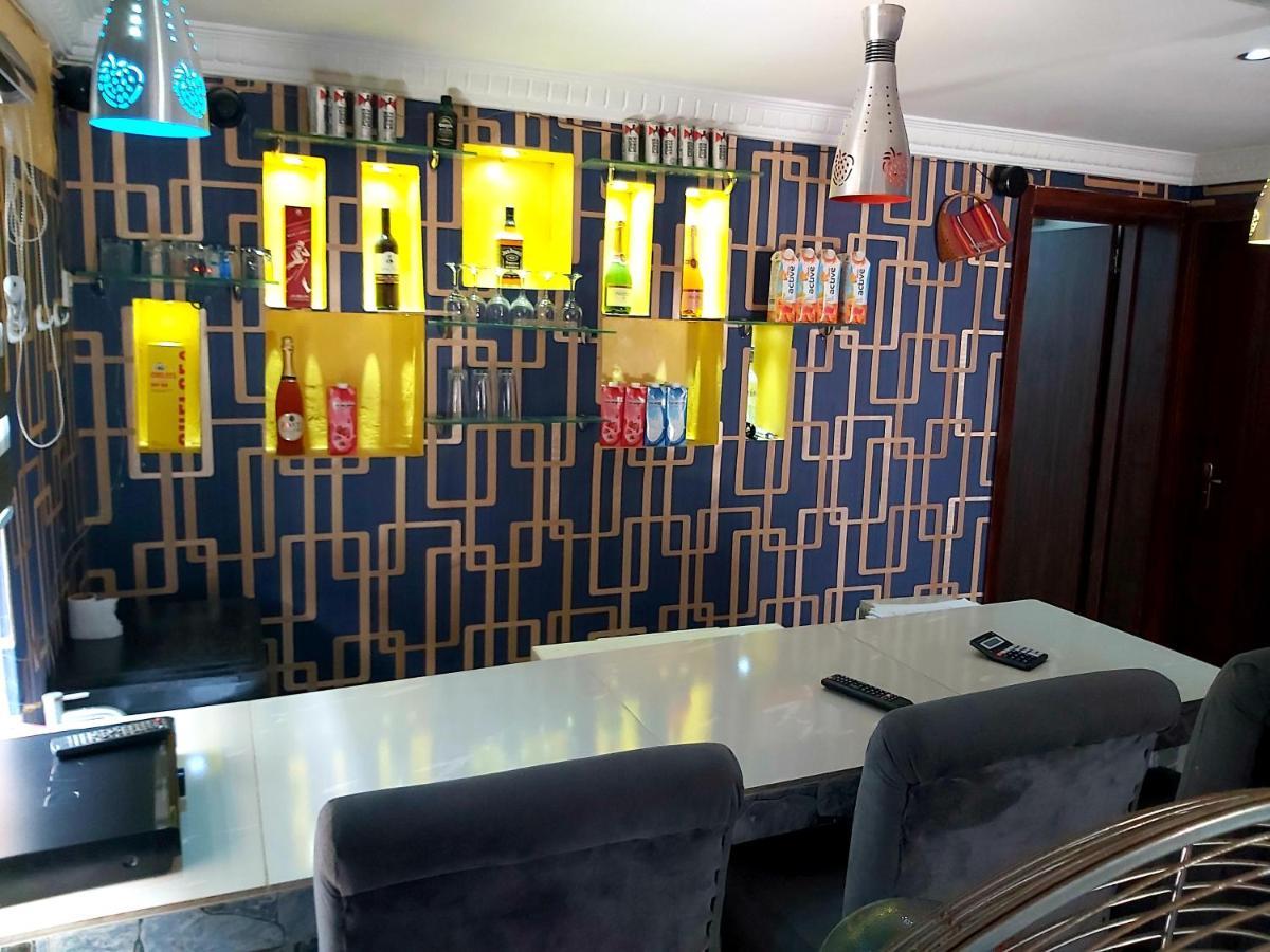 Staycation Suites And Apartment Lagos Exterior photo